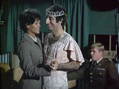 MASH-JamieFarr-S2-OfficersOnly-pinksparkle-tiara.jpg