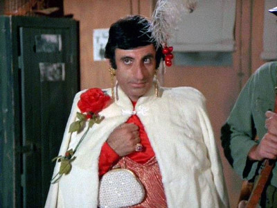 MASH-JamieFarr-S3-OfficeroftheDay-redwhite.jpg
